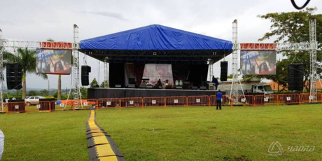 mythumb_1200_600_20181023_ugandastarconcertstagetruss.jpg